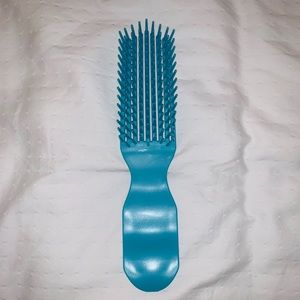 Felicia Leatherwood detangling brush